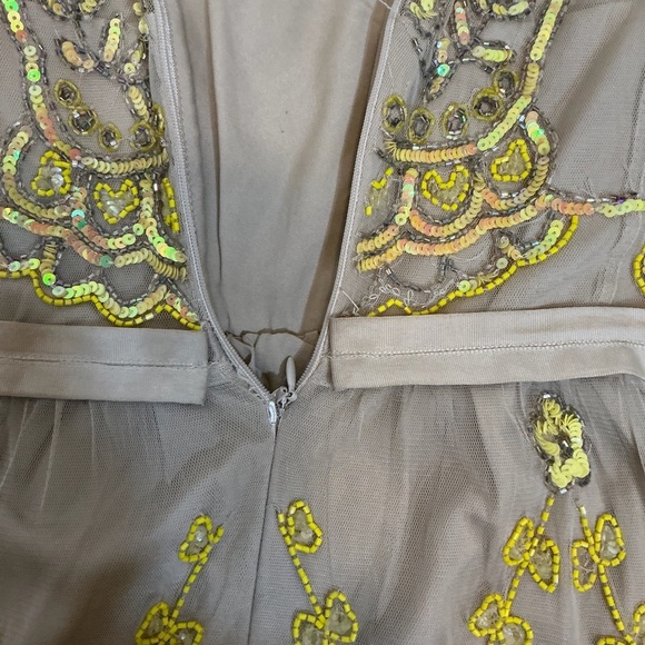 Needle & Thread Tiered Petal Embellished Tulle Dress in Beige Yellow Size 8 - Picture 12 of 15
